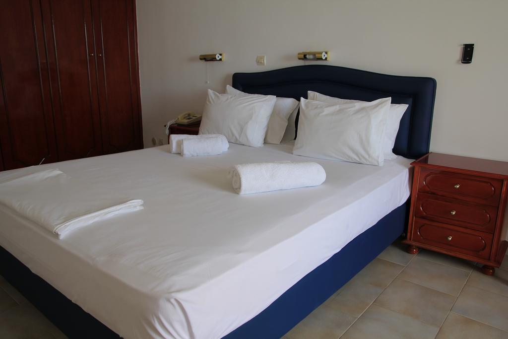 Mediterranean Hotel Kárpatos Habitación foto